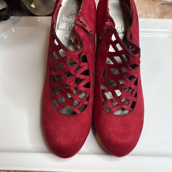 RED SUEDE BOOTIE HEELS - Picture 5 of 7